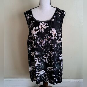 Simply Vera black and white floral top.
